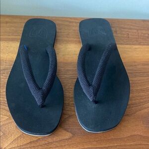 Black Rothy’s Flip Flops